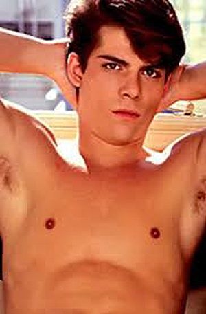 Ted Cox (Michael Kelley)